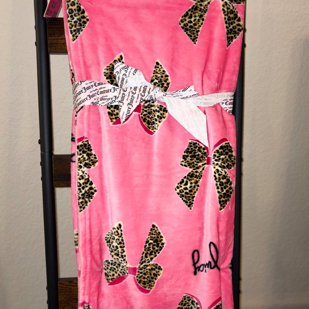Juicy Couture Pink Leopard Bow Plush Throw 60x70 Blanket Oversized NWT - Picture 4 of 4